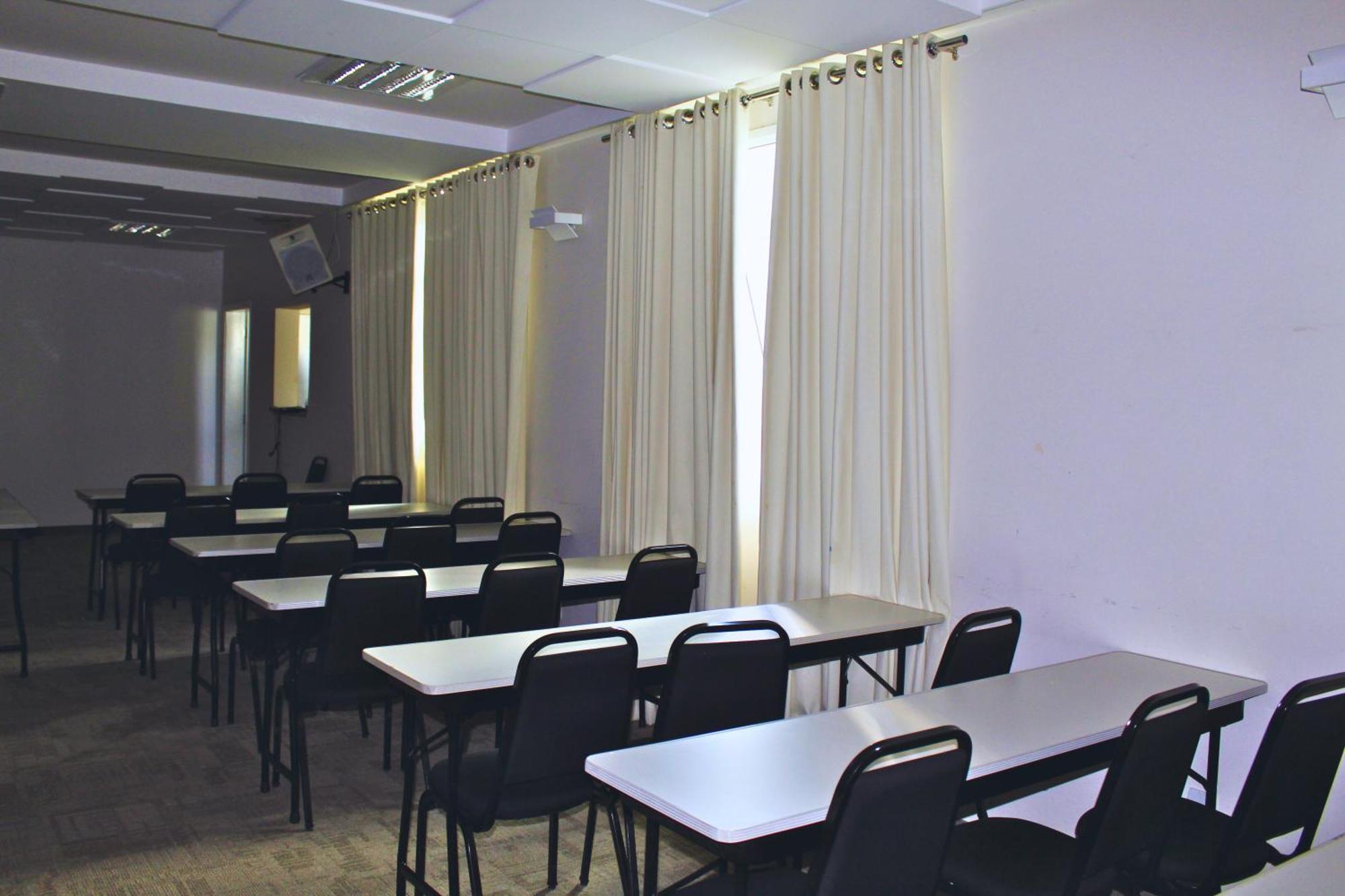 Gontijo Inn Hotel Itajubá Exterior foto A typical classroom at the university
